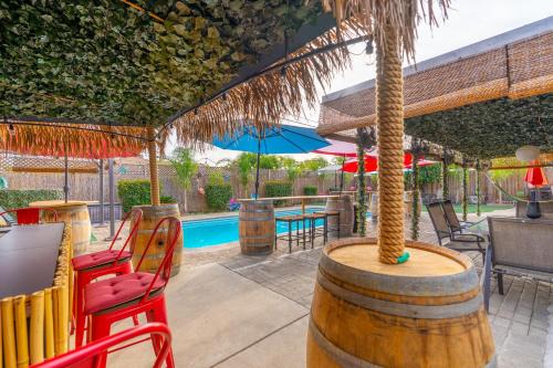 Raisin House | Tropical Paradise