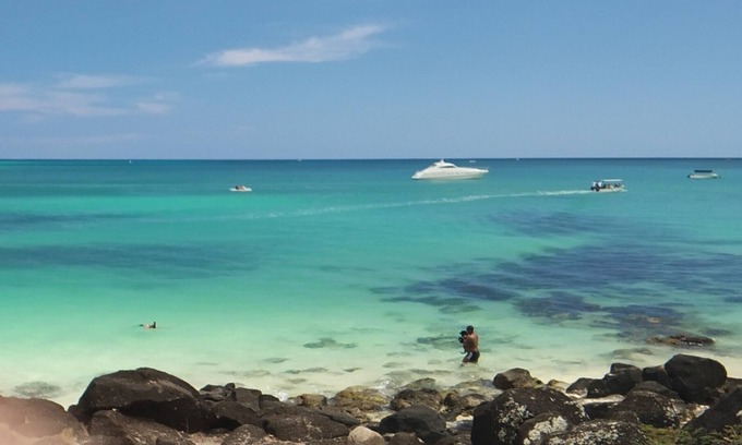 Pereybere Apartment | Tropical penthouse with 2 suites and sea views