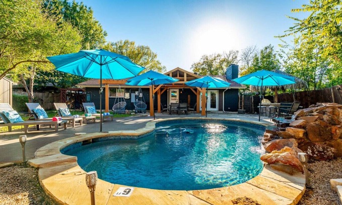 Richardson House | Tropical Pool w/Tiki Bar, Fire Pit, Swing