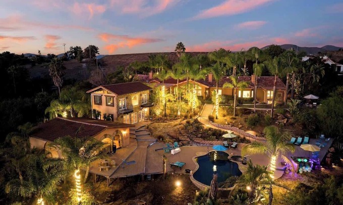 Fallbrook House | Tropical Resort 7 Bed 4 Acres