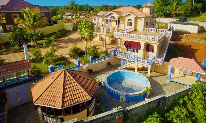 Porus Villa | Tropical Resort style Villa w/ pool