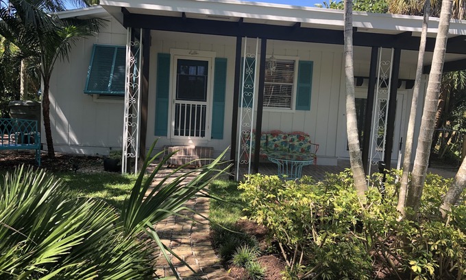 Stuart House | Tropical Retreat! Bungalow 629
