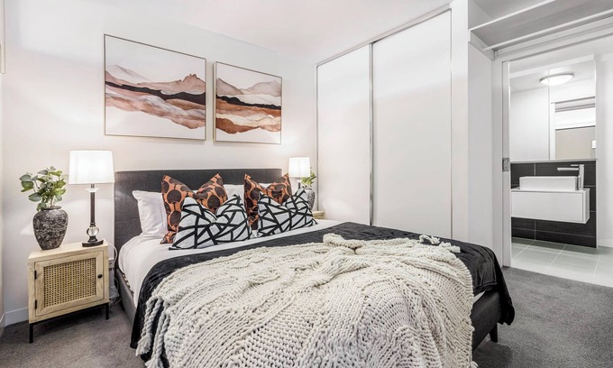 Hawthorn Condo | Tropical Sanctuary in Hawthorn’s Urban Hot Spot