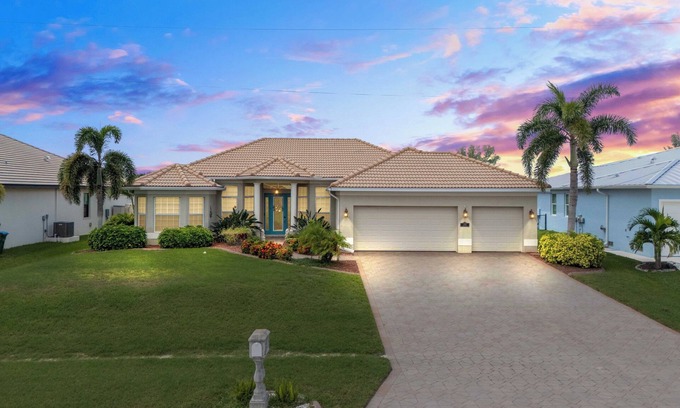 Burnt Store House | Tropical Serenity