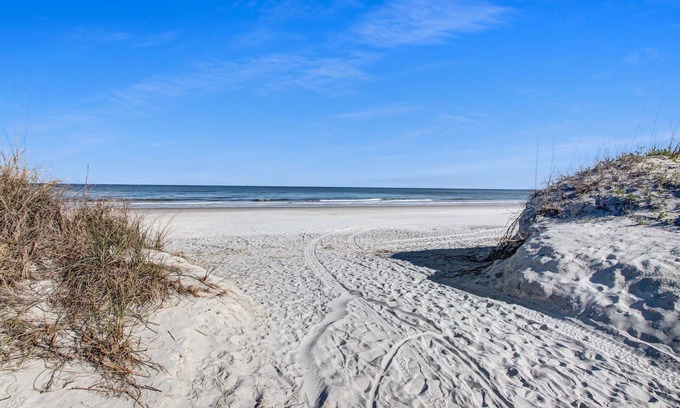 Atlantic Beach House | Tropical Townhome — 5 min from the beach!
