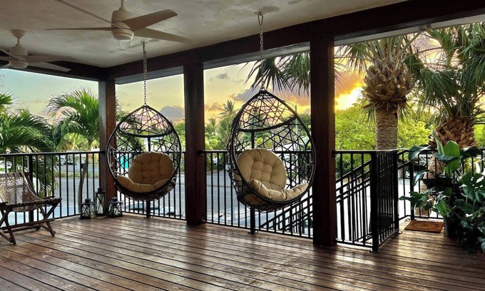 Lauderdale Beach Cabin | Tropical Treehouse, Beach Access