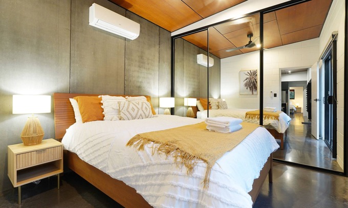 Howard Springs Apartment | Tropical Two-bedroom studio-The Hide-Out