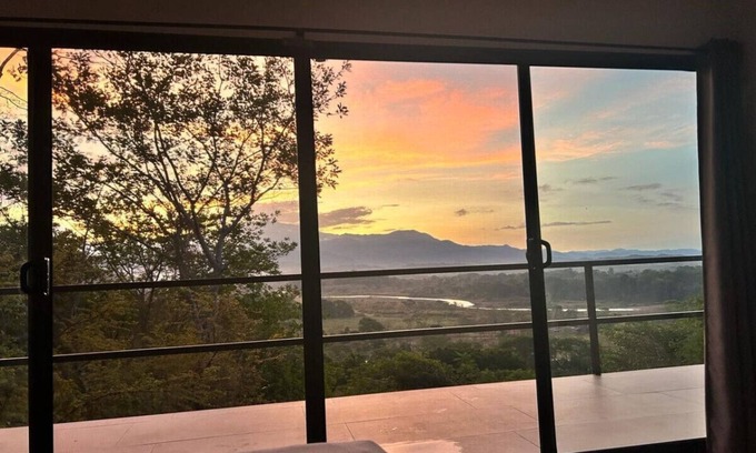 Parrita House | Tropical Valley View Treehouse