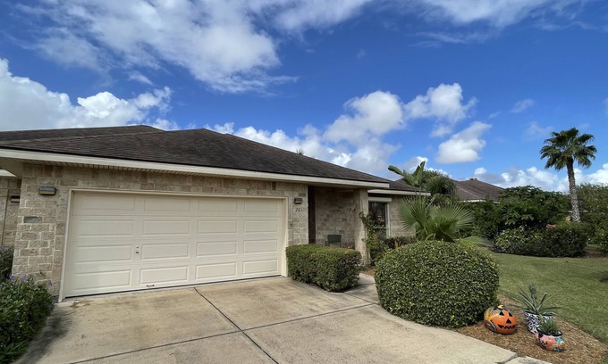 Laguna Vista House | Tropical Villa on South Padre Island Golf Course close to the beach.