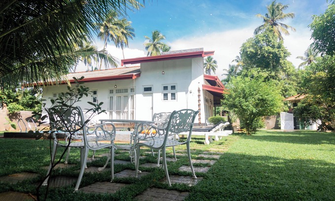 Balapitiya Villa | tropical villa with privet pool near the beach