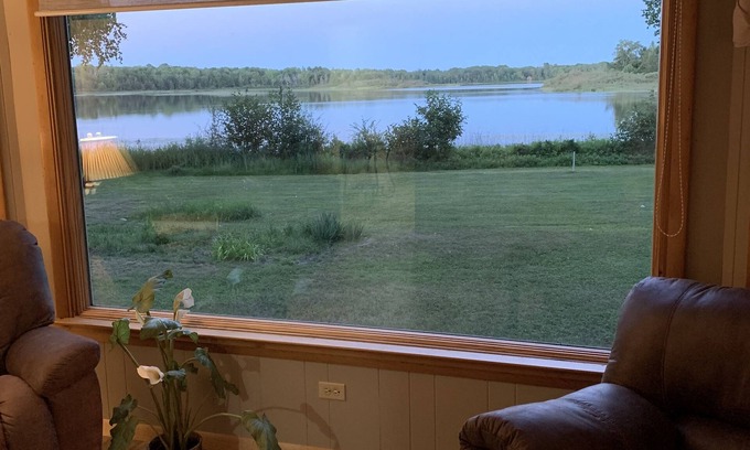 Trout Lake House | Trout Lake - Frenchman Lake 5 BR 3 BA Home, Wi-Fi, spacious & 1/2 mile to trails
