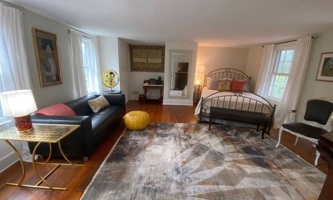 Bolivar Apartment | Trouvaille House Suite 3 Klimt Suite