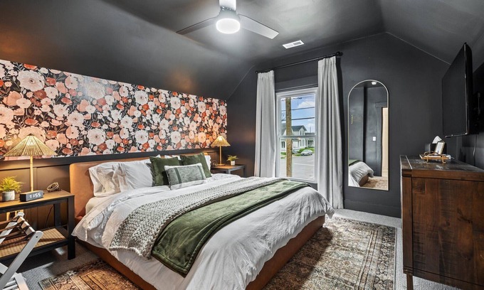 Troy Apartment | Troy House Upstairs Level | Cozy and Chic