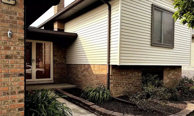 Troy House | Troy Retreat: Cozy with Modern Amenities