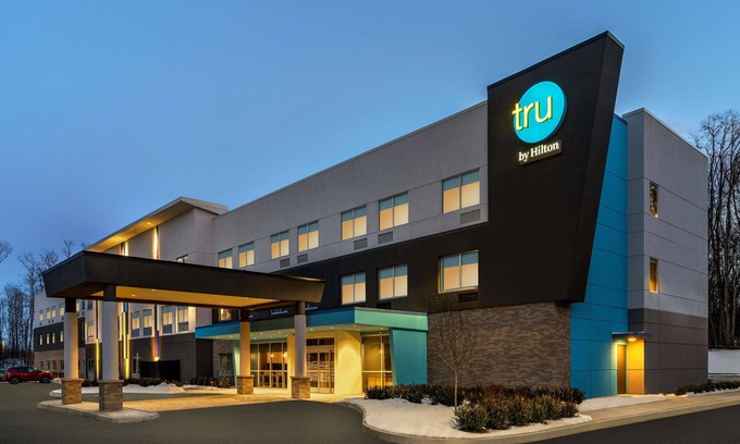 Latham Hotel | Tru By Hilton Albany Airport, NY