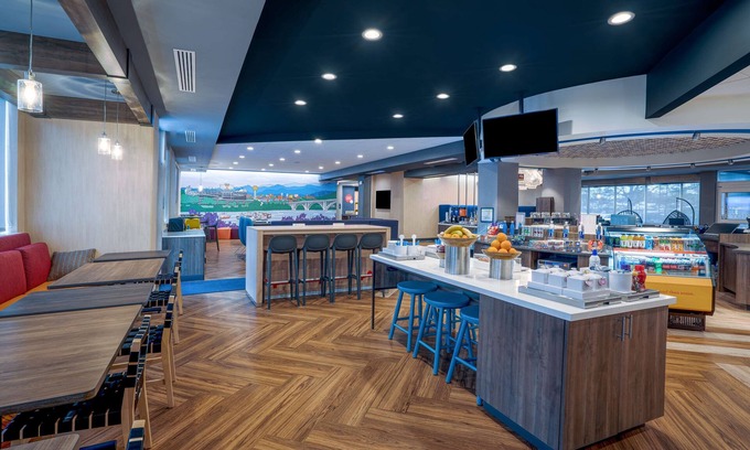 Knoxville Hotel | Tru by Hilton Knoxville North I75