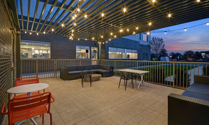 Troy Hotel | Tru by Hilton Troy Detroit