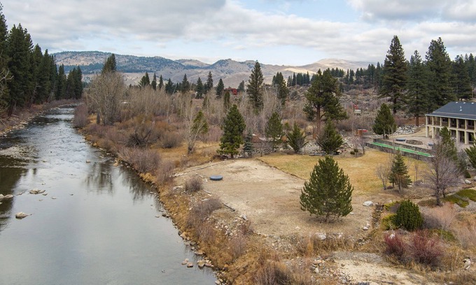 Verdi House | Truckee River Retreat