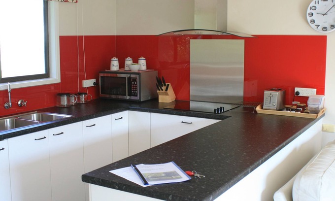 Mirboo North Cottage | True farm hospitality in a garden setting