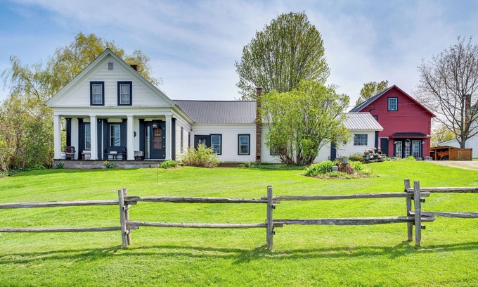 Irasburg House | ‘True North Farm House’ - Historic Family Home