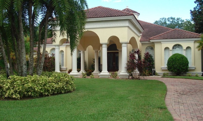 Braden River House | True Southern Paradise: A Luxury Estate Overlooking Rolling Greens