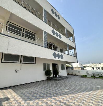 Tirupati Apartment | TrueLife - Bhavya Manor - Breakfast Included - 2500 SFT Modern homes with Garden - Panorama Tirumala Mountain View - Peaceful Location - Fast WiFi - Many restaurants nearby - Large hall, AC bedrooms, Kitchen - Android TV - Top service with lots of Love