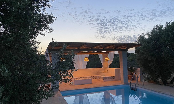 Ostuni Villa | Trullo Dipinto: private pool, secluded, yet central location for beach & culture