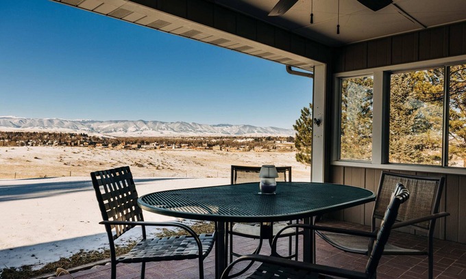 Sheridan House | Truly Panoramic Mountain View Full House Retreat