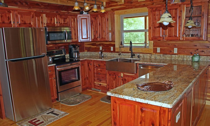 Wilburn Cabin | Trumpeter Lodge located on the banks of Little Red River, Heber Springs,Arkansas