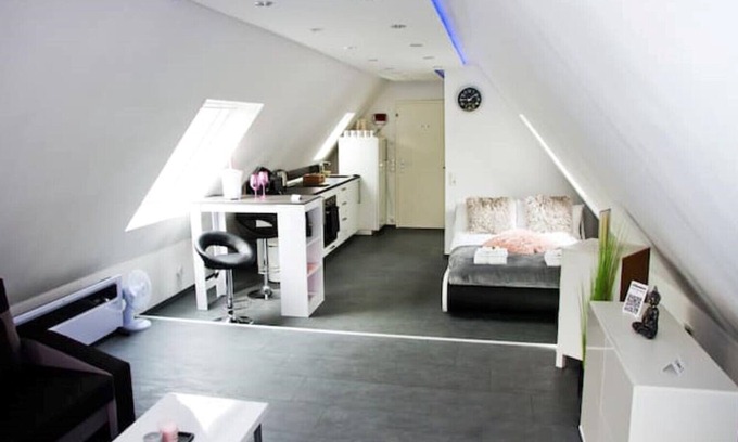 Dortmund Apartment | TRUTH: Studio | Queen bed | Netflix | kitchen