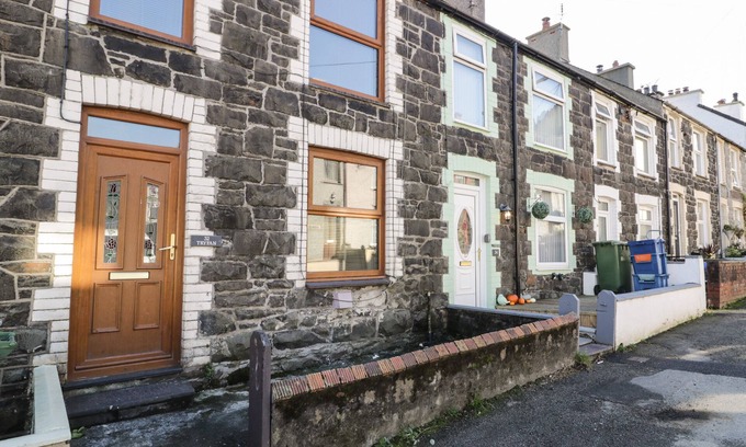 Gallt Y Foel Cottage | TRYFAN, pet friendly, with open fire in Llanberis