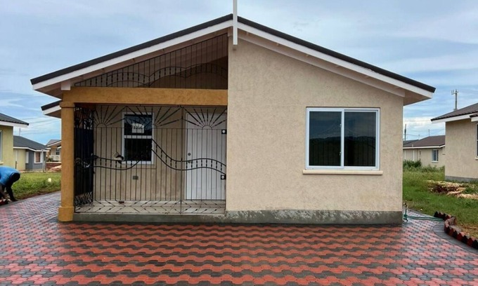 Spring Village House | Ts Staycation - a charming 2-bedroom house with WiFi, AC in Spanish Town