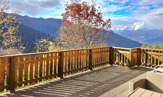Saint-Martin Apartment | Tsandelanne" family accommodation Val d'Hérens. Panoramic terrace and sun!