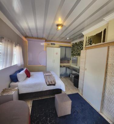 Muckleneuk House | Tshedza Guest House