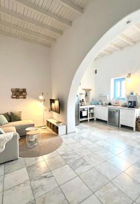 Kalithies House | 'TSI TSI' traditional home & private Pool'