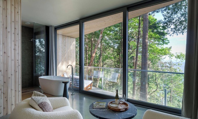 Halfmoon Bay Apartment | Tsuga Beach Inn - Waterfront Retreat - NEW - Mahonia Room