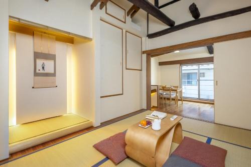 Sannenzaka Ninenzaka House | Tsukinowacho House