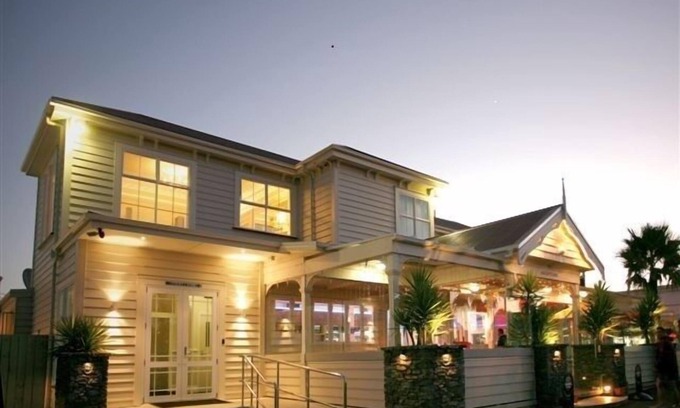Tuakau Hotel | Tuakau Hotel