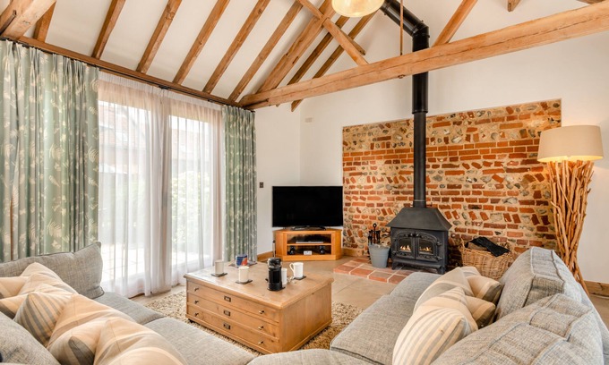 Bodham House | Tuck Barn - Two Bedroom House, Sleeps 4