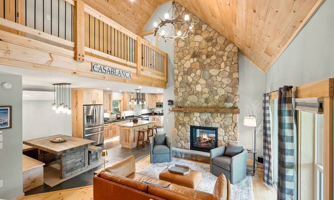Rangeley House | Tuckamore | Private Waterfront on Beaver Mountain Lake | Hot Tub