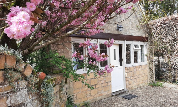 Temple Guiting Cottage | Tucked away in a quiet rural village with pub. Great walking and cycling country