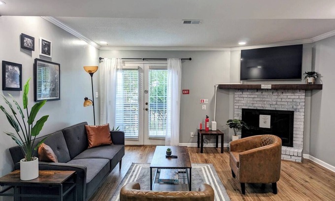 Augusta House | Tucked Away Townhome Close to the Masters