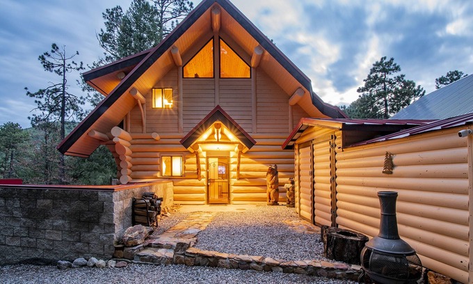 Mount Lemmon Cabin | Tucson Tri-Level Mt Lemmon Retreat w/multiple decks is walkable to Summerhaven