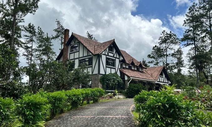 Cerro Azul House | Tudor Mountain Retreat