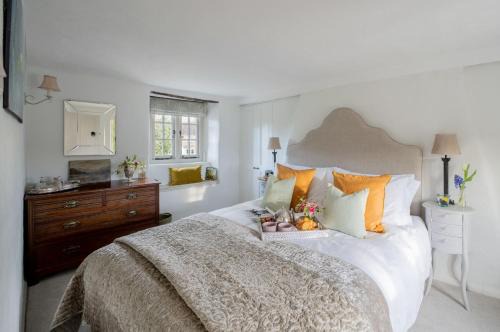 Durweston House | Tudor Rose Cottage