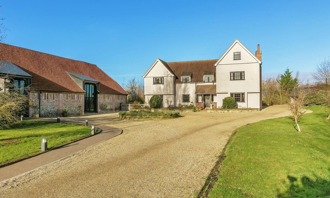 Halstead House | TUFFON HALL FARMHOUSE, family friendly in Sible Hedingham