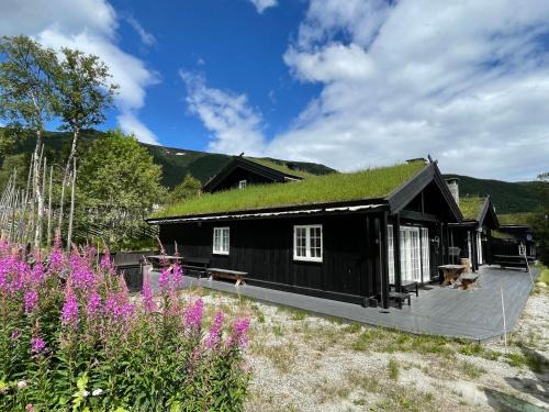 Hol Municipality House | Tuftebo with hiking trails just right outside the door