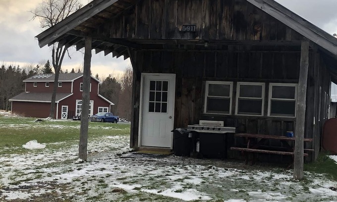 Turin Cabin | TUG HiLL Cabin on Twin Pond Farm