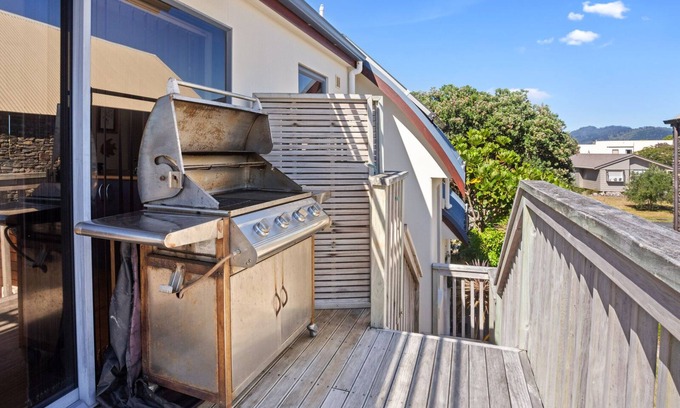 Bowentown House | Tuhua Views - Waihi Beach Holiday Home