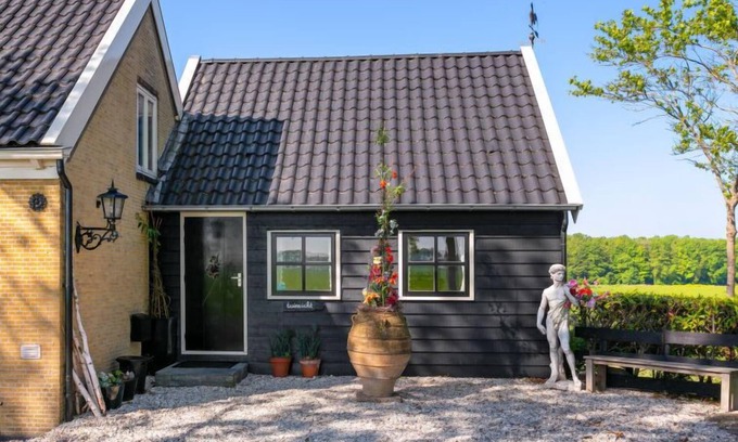 Zuid-Beijerland House | Tuinzicht by Interhome